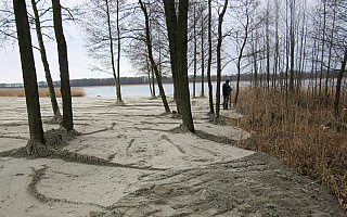 Wody Polskie podają: Dwadzieścia tysięcy złotych kary za zniszczenie linii brzegowej jeziora Roś